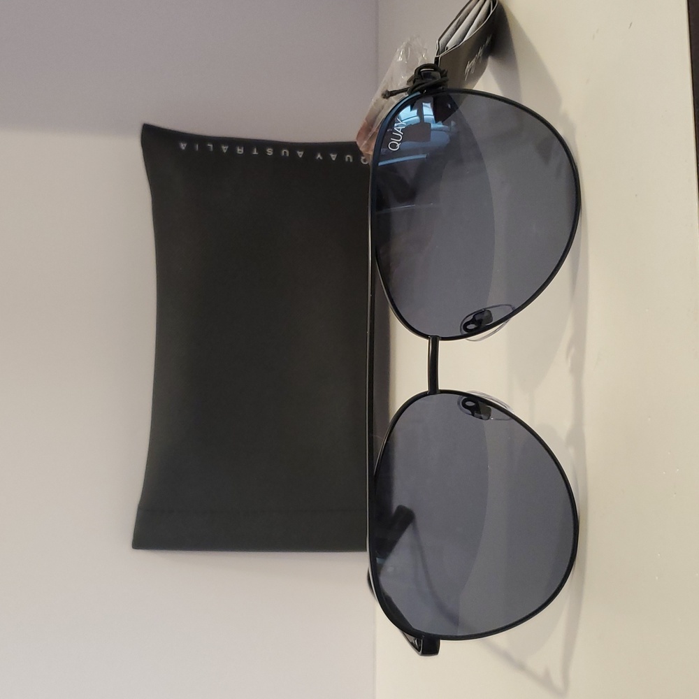 Quay Australia Aviator Sunglasses In Black Smoke NWT'S - Picture 2 of 7